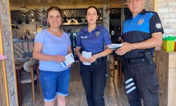 Bozyazı'da polis ekipleri boğulma vakalarına karşı vatandaşları bilgilendirdi