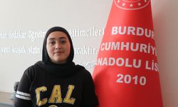 Burdur'da lise öğrencisi kitap yazma hayalini öğretmenlerinin desteğiyle gerçekleştirdi