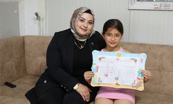 Büyükşehir Belediyesinden depremzede çocuğa karne hediyesi