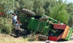 Kozan'da biçerdöverin devrilmesi sonucu 2 kişi yaralandı