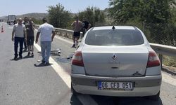 Mersin'de bariyere çarpan otomobilin sürücüsü hayatını kaybetti