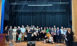 Mersin'de üniversiteli 60 yaş üstü vatandaşlar konser verdi