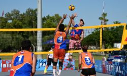 Red Bull Back Line Sokak Voleybolu Turnuvası'nın ilk ayağı Antalya'da yapıldı