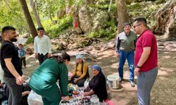 Saimbeyli Kaymakamı Açar, Obruk Şelalesi'nde vatandaşlarla bayramlaştı