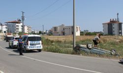 Serik'te şarampole devrilen otomobildeki 2 kişi yaralandı