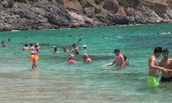 Alanya’da aşırı sıcaklar sahilleri doldurdu