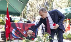 Başkan Seçer, şehitliği ziyaret etti, protokolle bayramlaştı