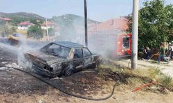 Burdur’da park halindeki otomobil alev alev yandı