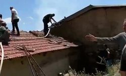 Şarkikaraağaç’ta bahçe temizliği sırasında çıkan yangında ahır ve samanlık yandı