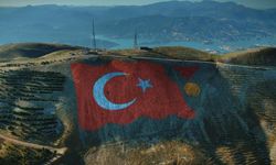 Ahır Dağı Zirvesine 38 Bin Metrekarelik Türk Bayrağı