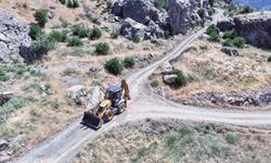 Büyükşehir Ekinözü Grup Yollarında Çalışıyor