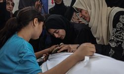 İsrail, Gazze'de Yine Yardım Bekleyenleri Hedef Aldı: 20 Filistinli Hayatını Kaybetti