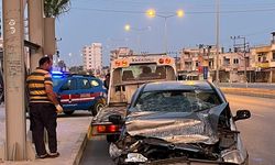 Mersin'de üst geçide çarpan otomobildeki 6 kişi yaralandı