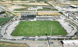 Şehrin Yeni Futbol Sahası Hızla Yükseliyor