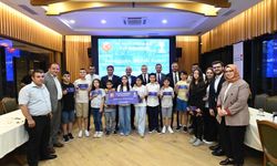 Sınavda Başarı Sağlayan Öğrencilere Ödül Verildi