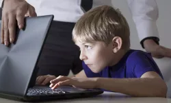 Ergenlerde Ekran Süresi 9 Saati Buluyor