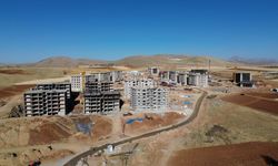 Afşinbey Mahallesi’ndeki TOKİ Konutları Yükseliyor