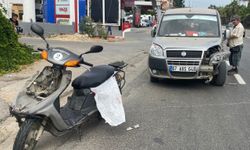 Antalya'da hafif ticari araç ile motosikletin çarpıştığı kaza güvenlik kamerasında