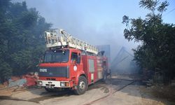 Antalya'da mobilya atölyesinde çıkan yangın söndürüldü