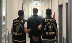 Antalya'da oyuncak tabancayla soygun yapmaya çalışan kişi tutuklandı