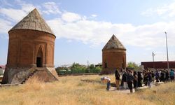 Antalya'dan öğrenciler Ahlat'ta Selçuklu izlerini takip etti