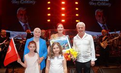 Candan Erçetin Antalya Finike'de konser verdi