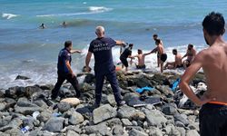 Hatay'da rip akıntısına kapılan 2 kişi kurtarıldı
