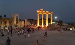 Işıklandırılan Side Antik Kenti gece daha fazla turist çekiyor