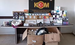Mersin'de cep telefonu kaçakçılığı iddiasıyla 2 şüpheli tutuklandı