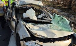 Mersin'de tıra arkadan çarpan otomobildeki 2 kişi yaralandı