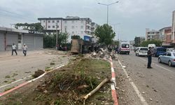 Osmaniye'de devrilen kamyonun sürücüsü yaralandı