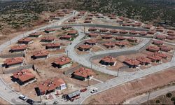 Osmaniye'de yapımı tamamlanan 89 köy evi depremzedelere teslim edildi