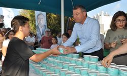 Silifke'de vatandaşlara aşure ikram edildi