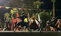 Kemer’de Gürcü dans topluluğunun gösterisi izleyenleri hayran bıraktı