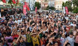 Mahallelerde eğlence "Sahne Kepez" ile başladı