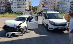 Manavgat’ta otomobil ile hafif ticari araç çarpıştı: 1 yaralı