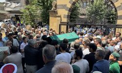 Ankara'daki 26 katlı bina yangınında ölen anne ve çocuğu Kahramanmaraş’ta defnedildi