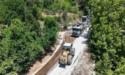 Antalya-Isparta bağlantı yolunda asfaltlama çalışması yapıldı