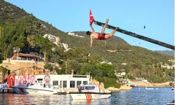Antalya'da yağlı direkten bayrak kapma yarışması yapıldı