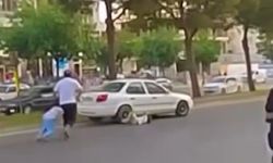 Babalarıyla Yolun Karşısına Geçen Çocuklara Otomobil Çarptı