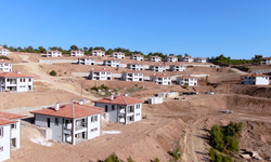 Deprem Bölgesinin İki Katlı Köy Evleri Tamamlandı