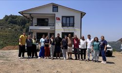 Depremzede aileler, enkazda kendilerine yardım eli uzatan madenciye misafir oldu