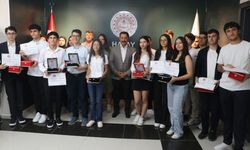 Hatay'da LGS ve YKS'de başarılı olan öğrenciler ödüllendirildi