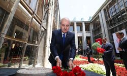 TBMM Başkanı Kurtulmuş, Meclis'te Bombalanan Alanlara Karanfil Bıraktı