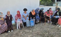 Susuz kalan halk bidonlarla protesto düzenledi