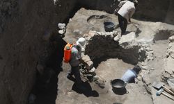 Yassı Höyük'te Geç Tunç Çağı'na Ait Yapı ve Silolar Gün Yüzüne Çıkarıldı