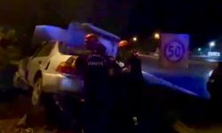 Yoldan Çıkan Otomobil Ağaca Çarptı: 2 Yaralı