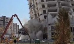 13 Katlı Hasarlı Bina Böyle Yıkıldı