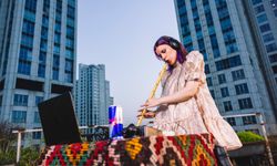 Red Bull 60 Seconds’ın Yeni Bölümünde Beyza Doğuç’tan Ney Performansı