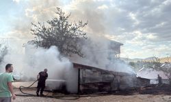 Afşin'de Bahçede Çıkan Yangın Garaj ve Eve Sıçradı